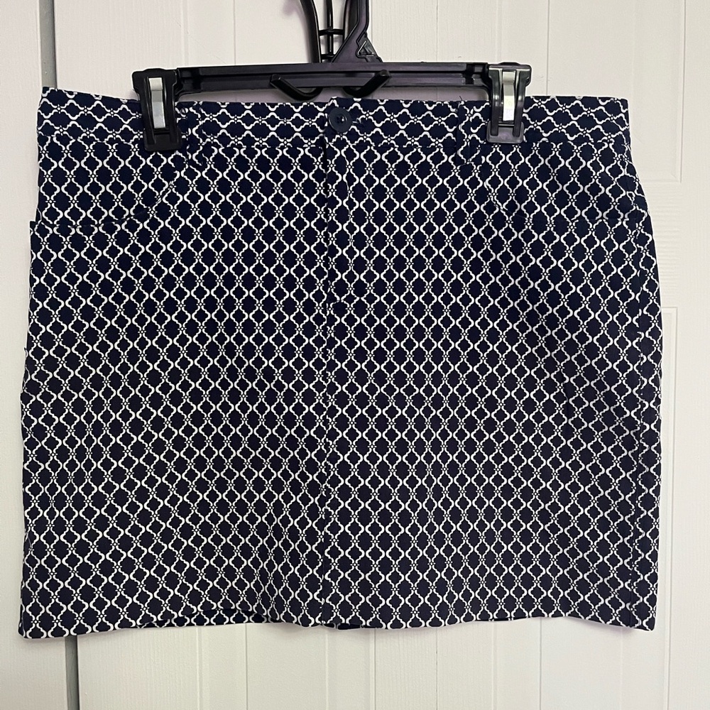 # 163 NWOT Mario Serrani Blue and White Patterned Mini Skirt with shorts